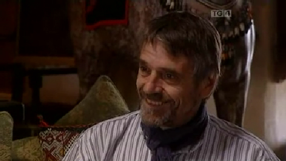 Jeremy Irons learning to fiddle on TG4